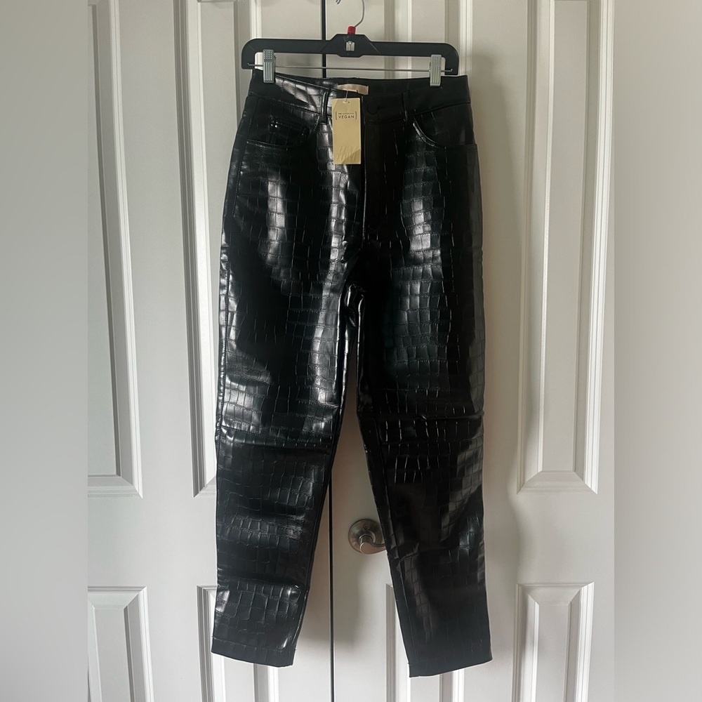 H&M BLACK CROC EMBOSSED VEGAN LEATHER PANTS - WOMENS SIZE 6 (US)